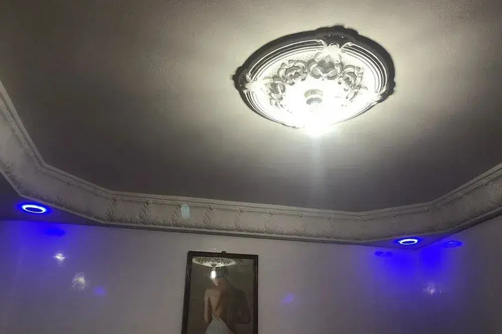Room 9 of 12
