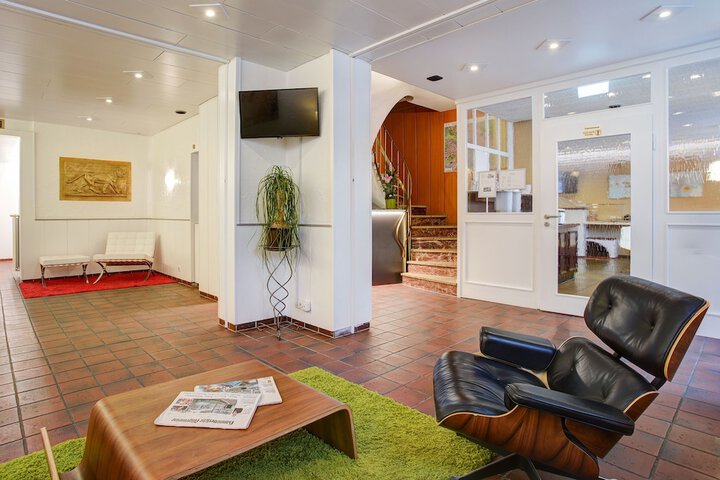 Entrance & Lobby