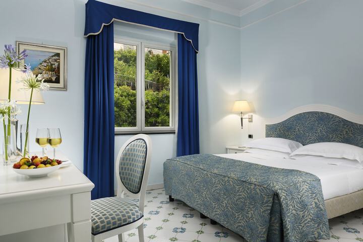 Room 3 of 111
