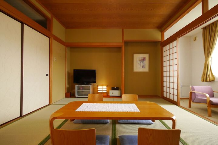 Room 6 of 99