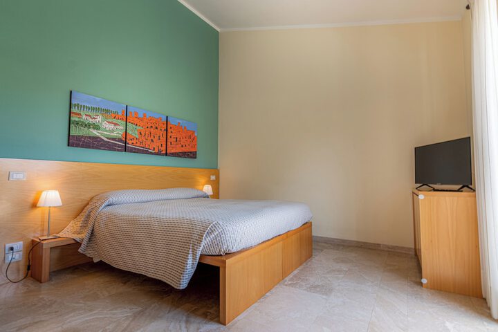 Room 2 of 46