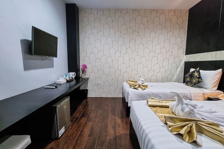 Room 9 of 50