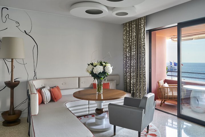 Room 15 of 48