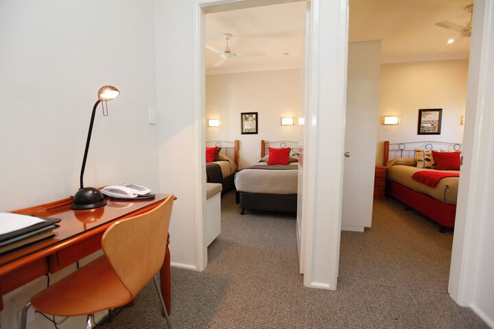 Room 28 of 76