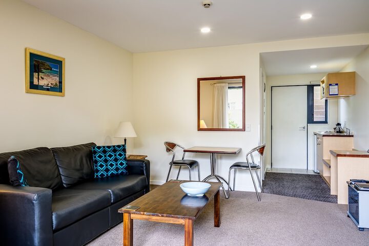 Room 2 of 37