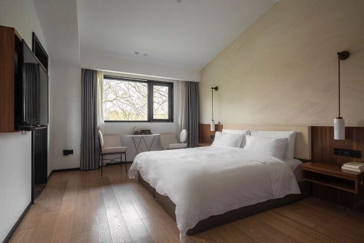 Room 8 of 32