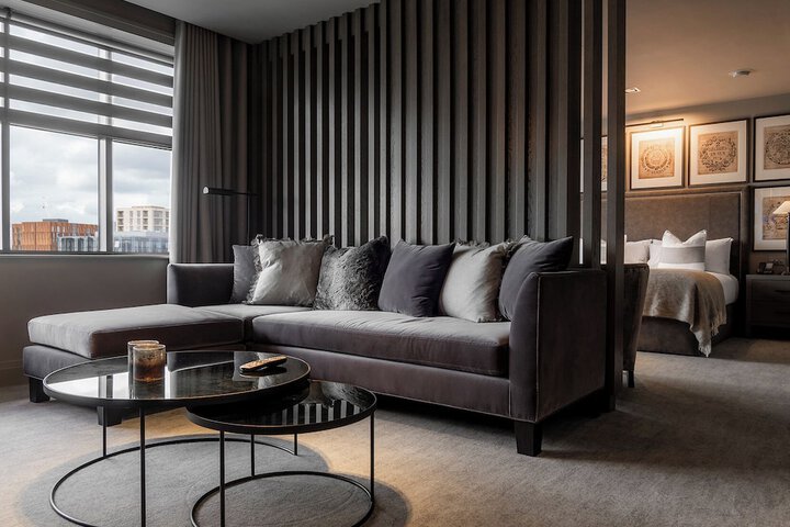 Room 32 of 65