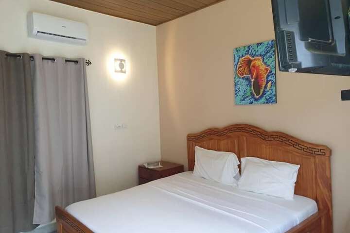 Room 2 of 10