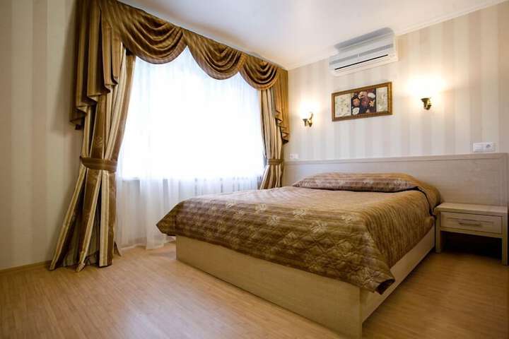 Room 33 of 93