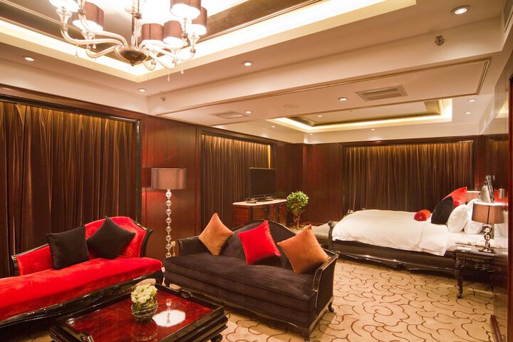 Room 15 of 118