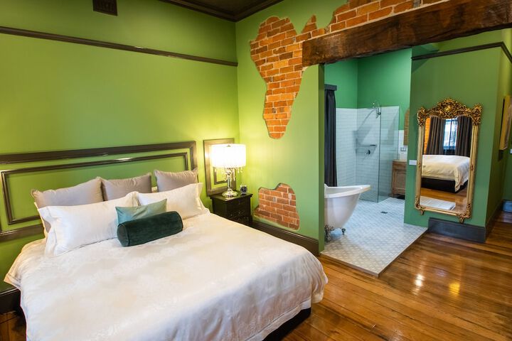 Room 27 of 64