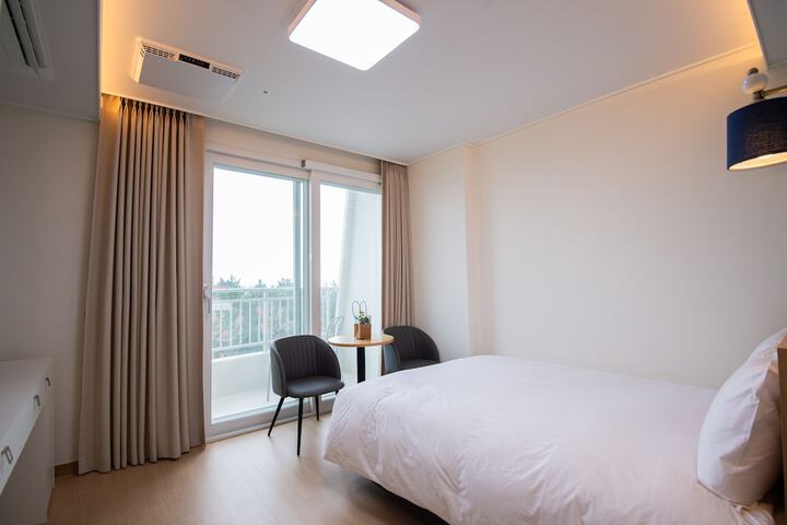 Room 6 of 26