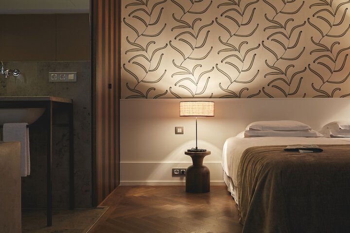 Room 32 of 96