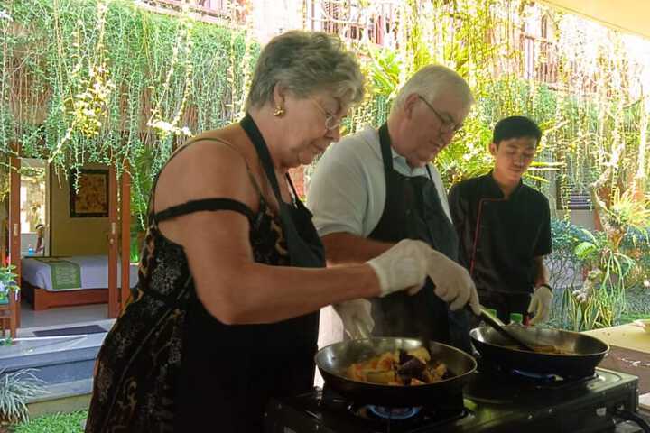Dining 33 of 60