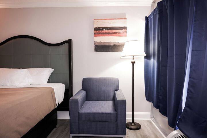 1 King Bed (1 of 9)