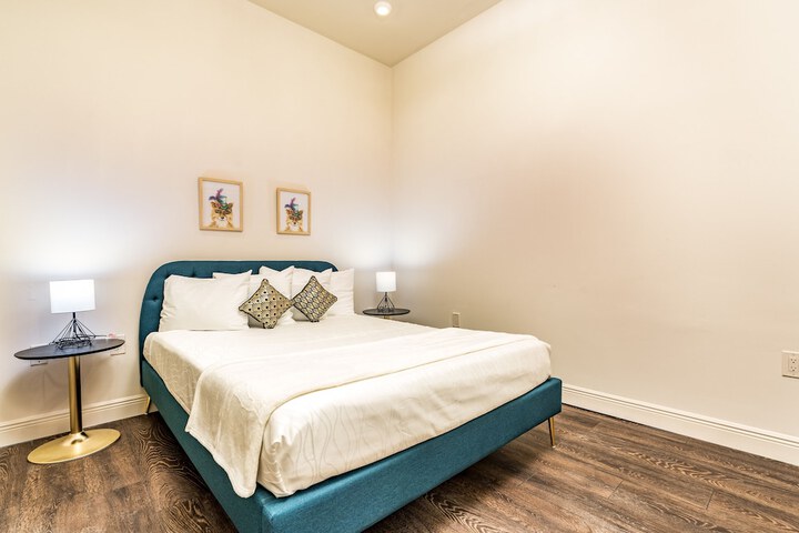 Room 16 of 182
