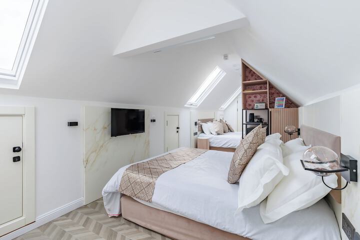 Room 3 of 72