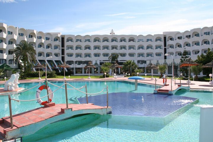 Hotel with Pool