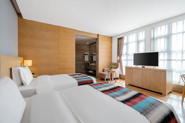 Room 10 of 43