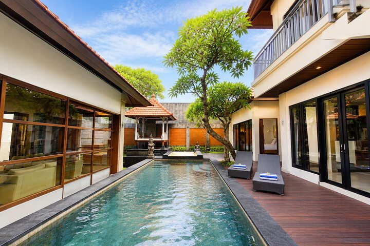Hotel Pool