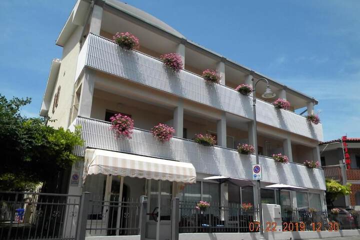 Hotel 70 of 71