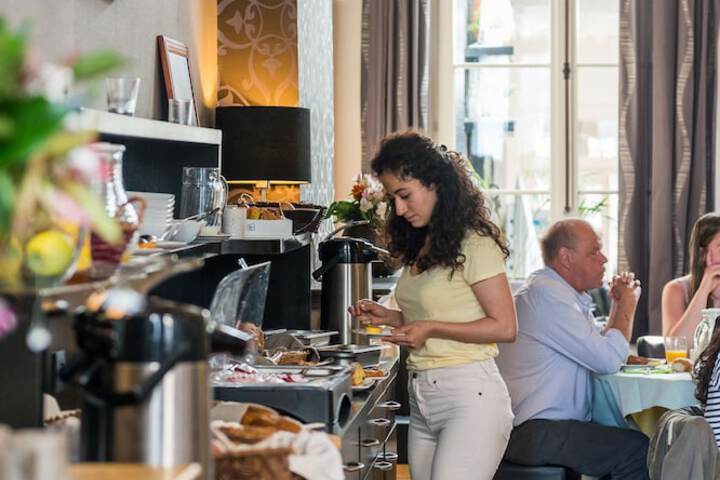 Breakfast/Coffee Service 22 of 43