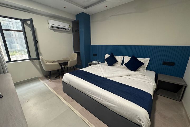 Room 15 of 26