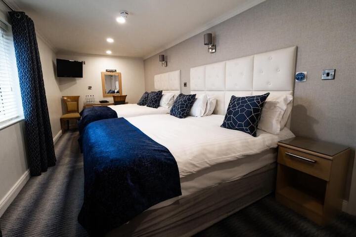 Room 2 of 18