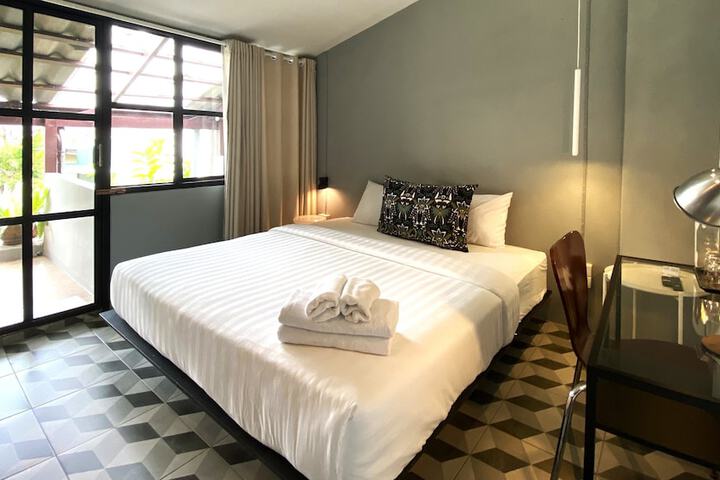 Room 25 of 39