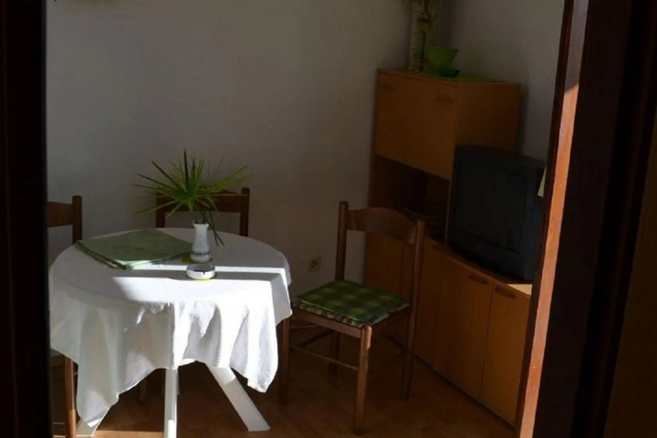 Room 2 of 9