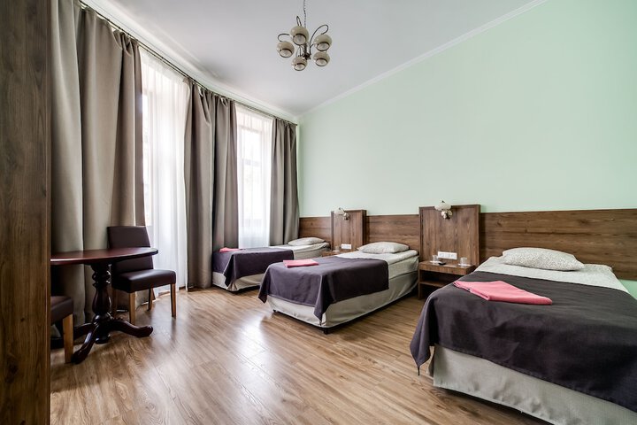 Room 8 of 25