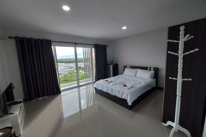 Room 12 of 50