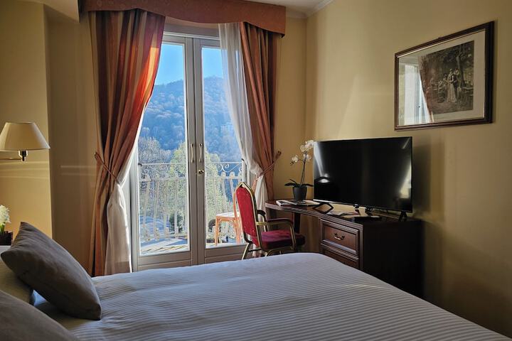 Room 9 of 27