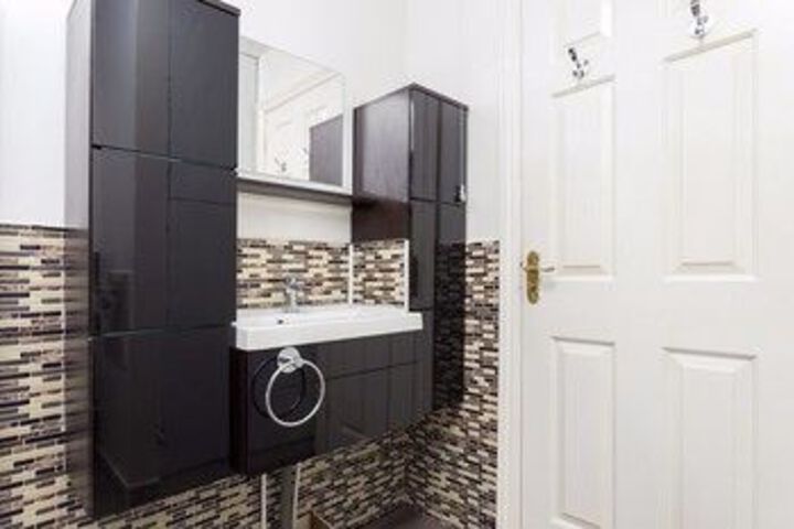 Room 4 of 24