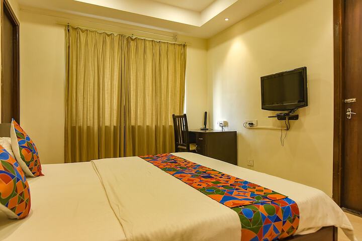 Room 10 of 27
