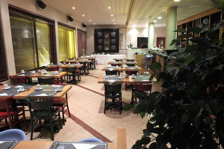 Dining 45 of 63
