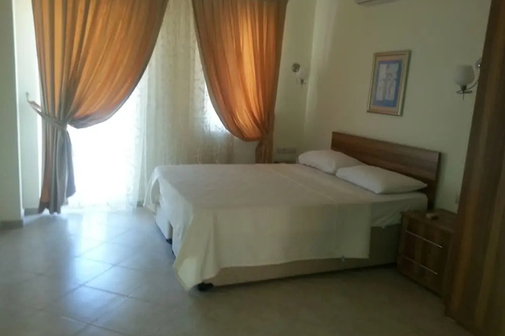 Room 5 of 38