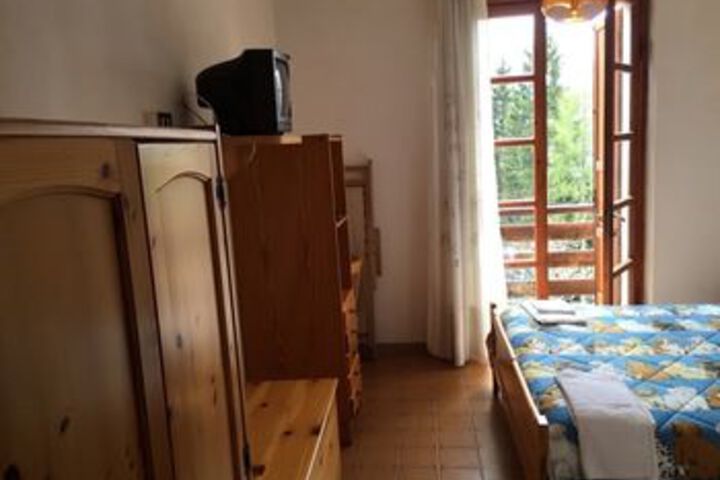 Room 10 of 21