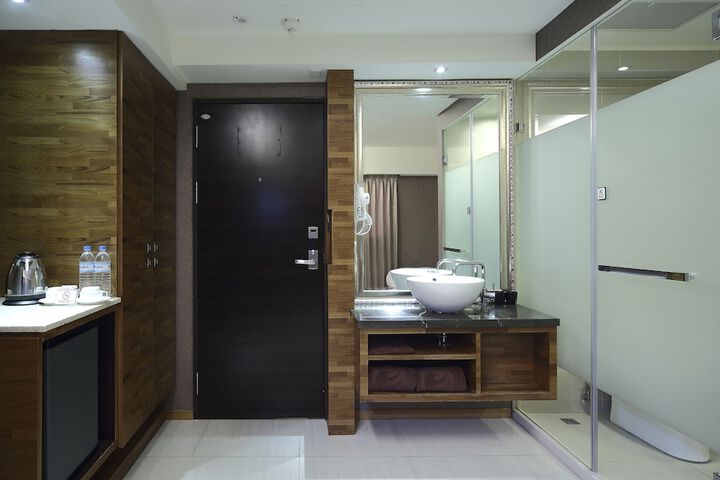 Room 42 of 62