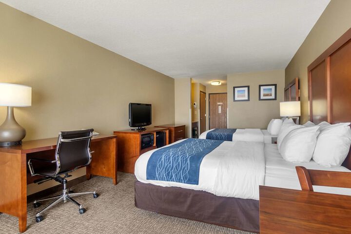 2 Queen Beds (13 of 14)