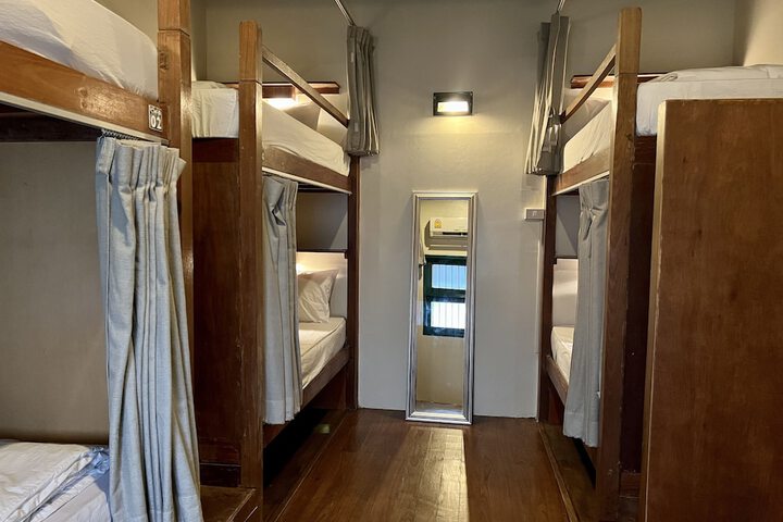 Room 28 of 61
