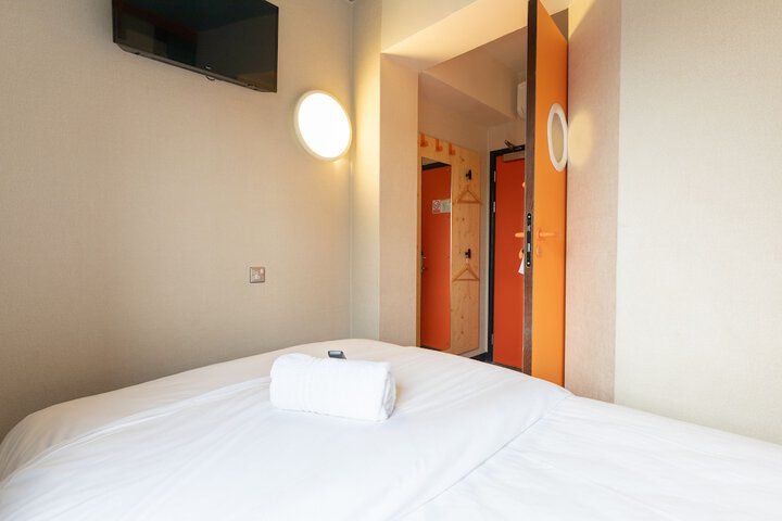 Room 6 of 46