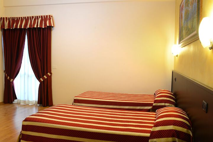 Room 14 of 68