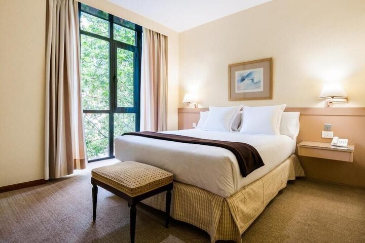 Room 6 of 24