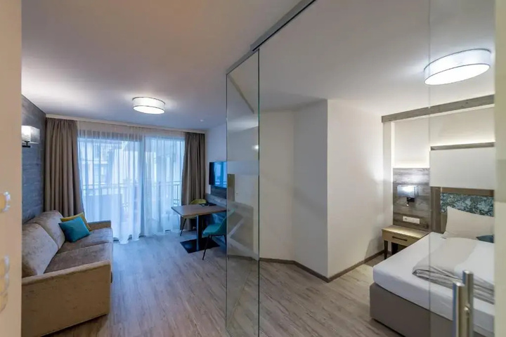 Room 6 of 20
