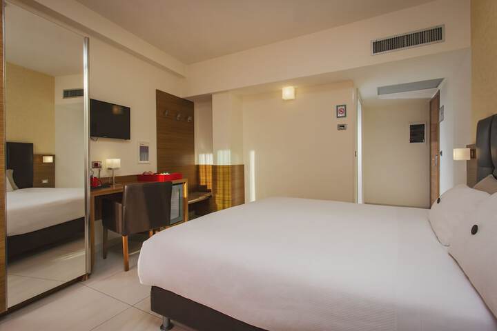 Room 12 of 48