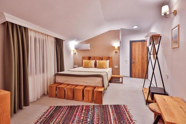 Room 8 of 27