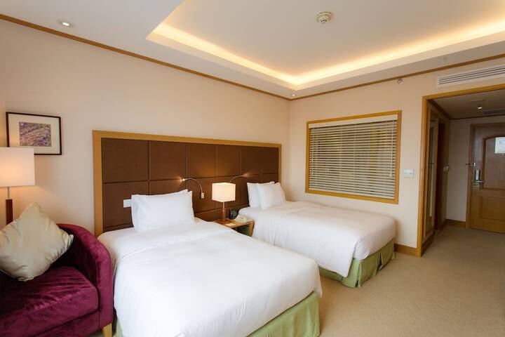 Room 4 of 66
