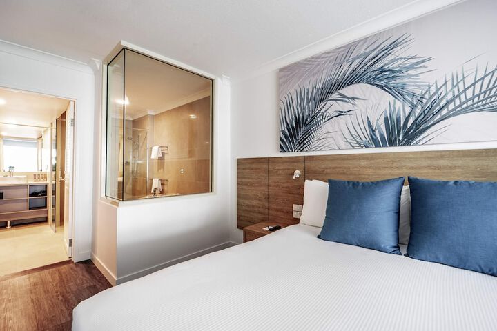 Room 15 of 108