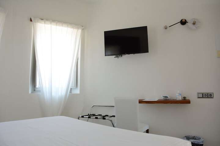Room 5 of 18
